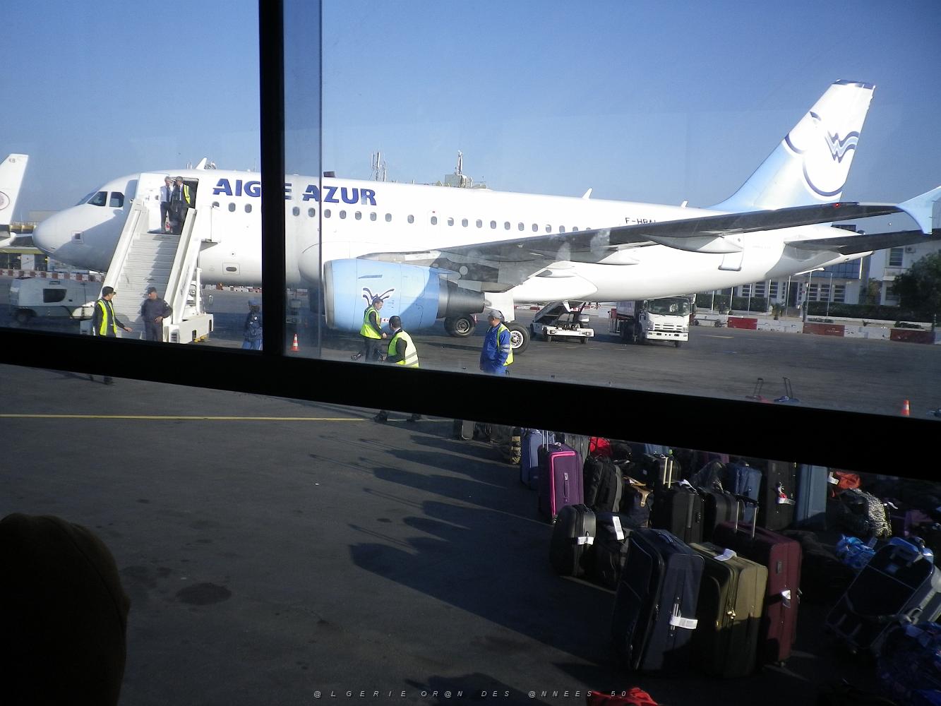 2113 notre avion qui nous attend pour le retour en france.JPG